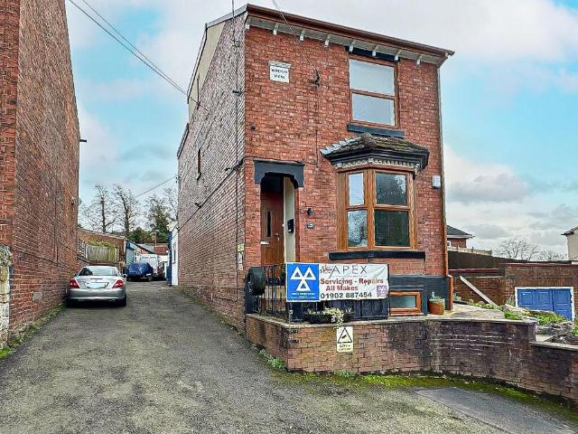 House for sale in Coseley, West Midlands