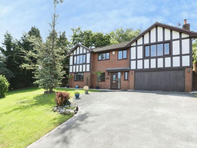 House for sale in Kingsley Moor, Staffordshire