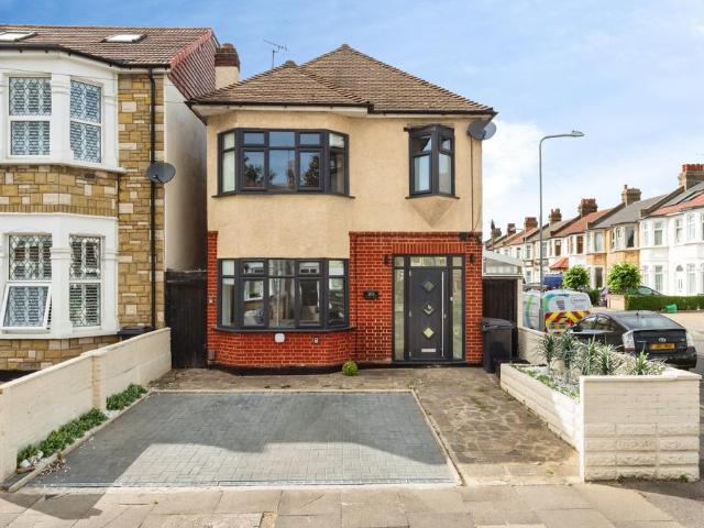 House for sale in Gants Hill, Greater London