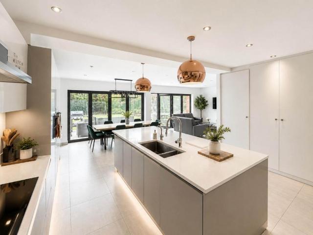 House for sale in Elstree and Borehamwood, Borehamwood