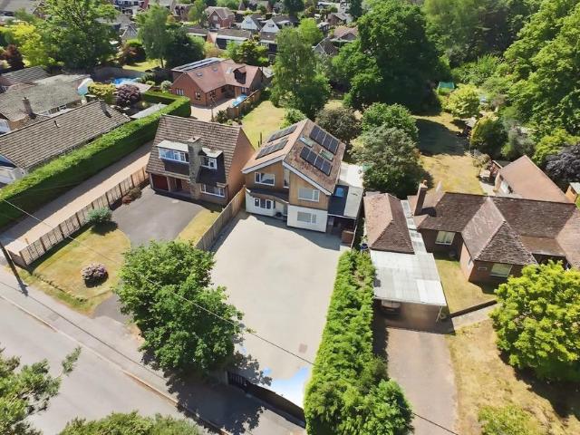 House for sale in Finchampstead