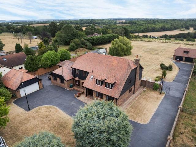 House for sale in Painter's Forstal, Oad Street