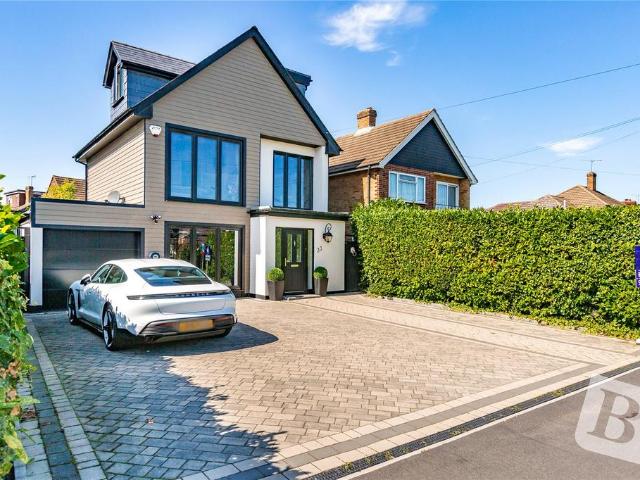 House for sale in Pilgrims' Hatch, Brentwood