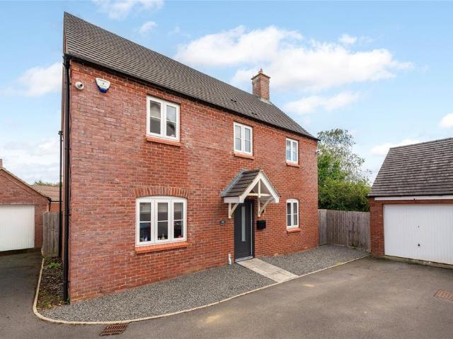 House for sale in Old Stratford, Northamptonshire