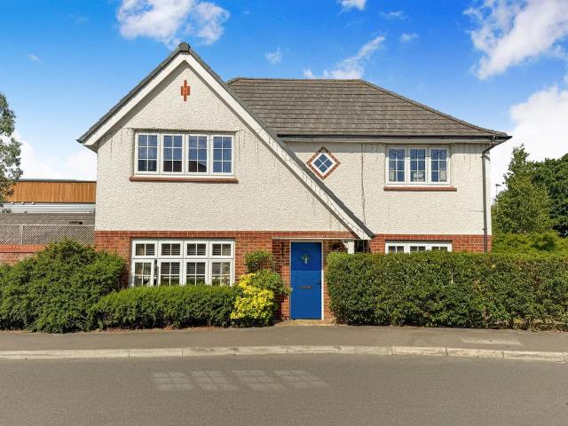House for sale in Woodley