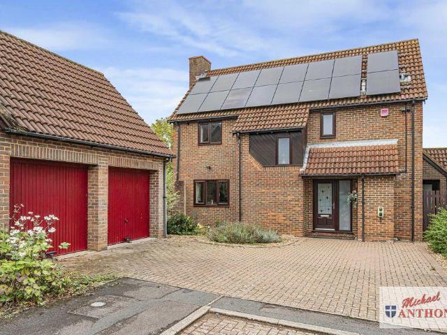 House for sale in Neath Hill, Milton Keynes