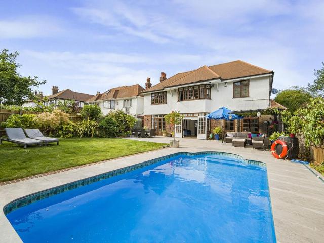 House for sale in Longlands, Frognal
