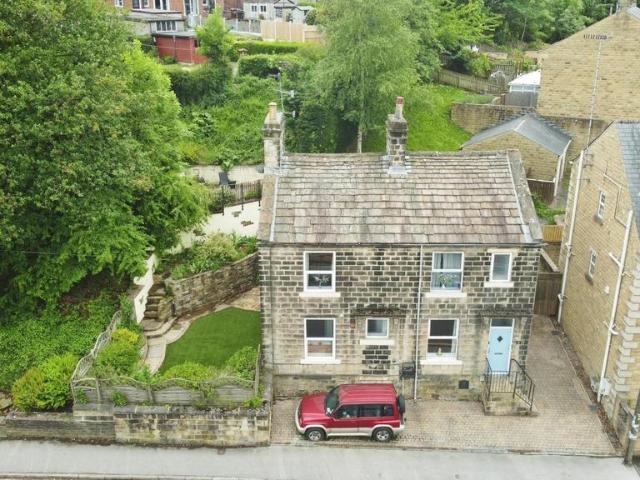 House for sale in Farsley, West Yorkshire