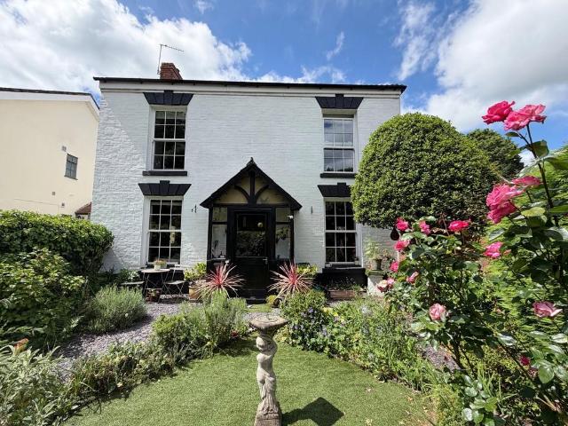 House for sale in Green Close, Warwickshire