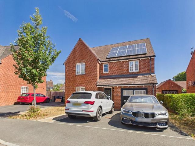 House for sale in Chalfont St. Peter, Denham