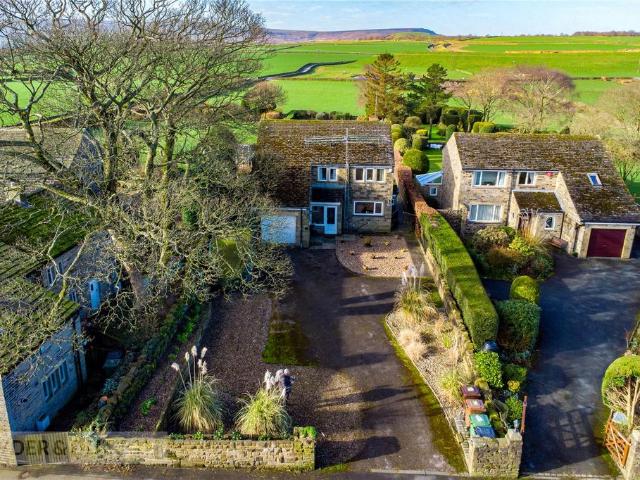 House for sale in South Crosland, West Yorkshire