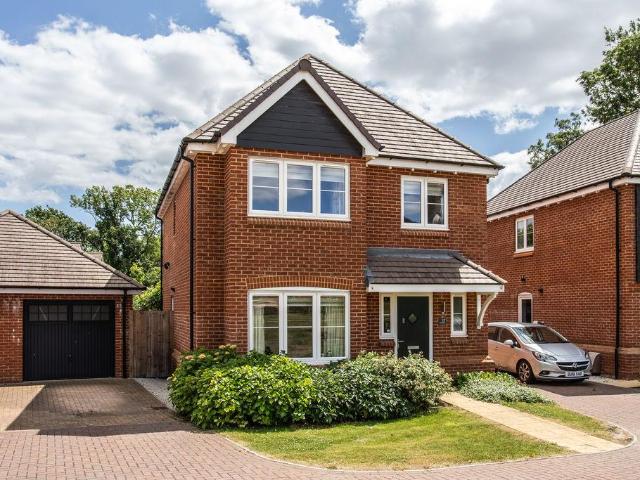 House for sale in Perryfields, West Sussex