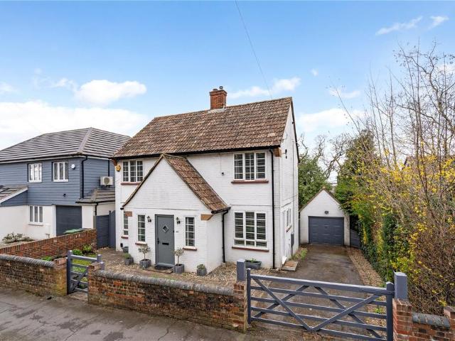 House for sale in Heol-las, Surrey