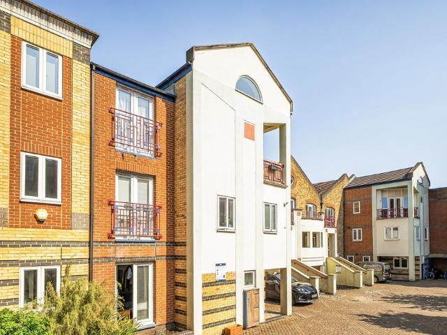 House for sale in Camberwell, Greater London