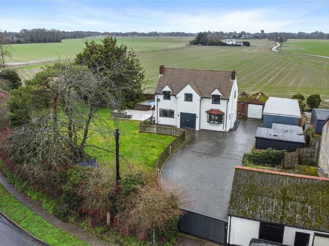 House for sale in Dale Hill, Essex