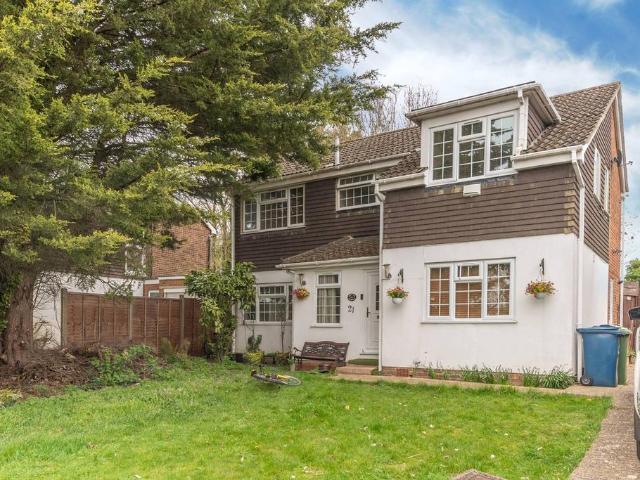 House for sale in Hatch End, Greater London
