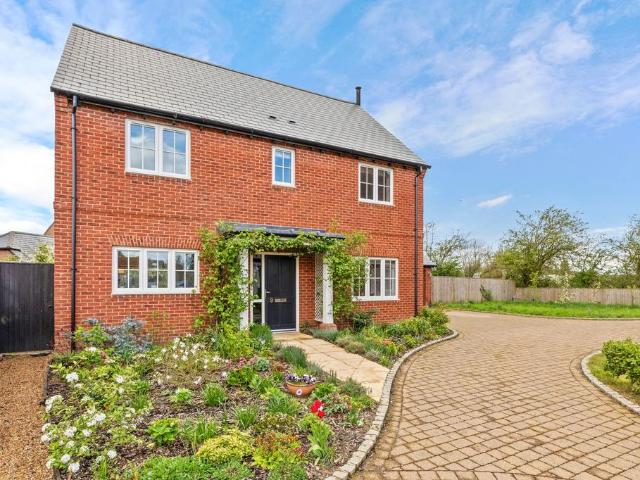 House for sale in Stone with Bishopstone and Hartwell, Buckinghamshire