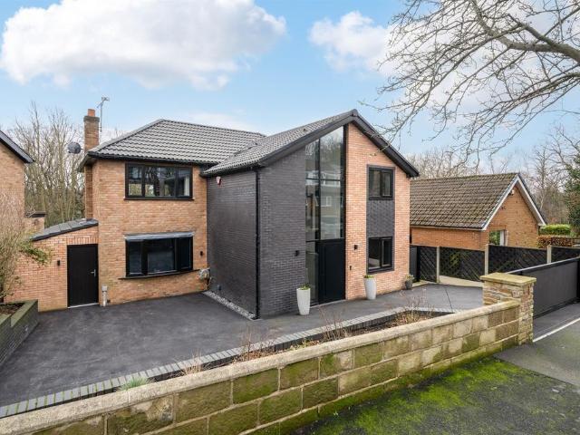 House for sale in Farsley, West Yorkshire
