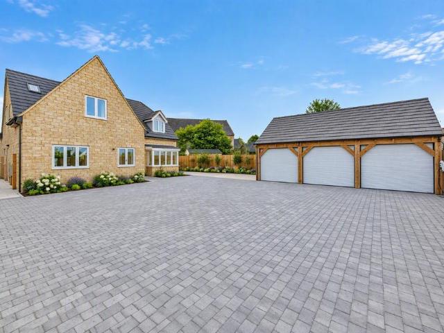 House for sale in Long Buckby, West Northamptonshire