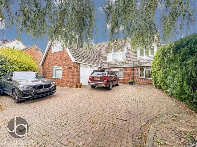 House for sale in Chipping Hill, Essex