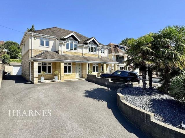 House for sale in Holdenhurst, Bournemouth