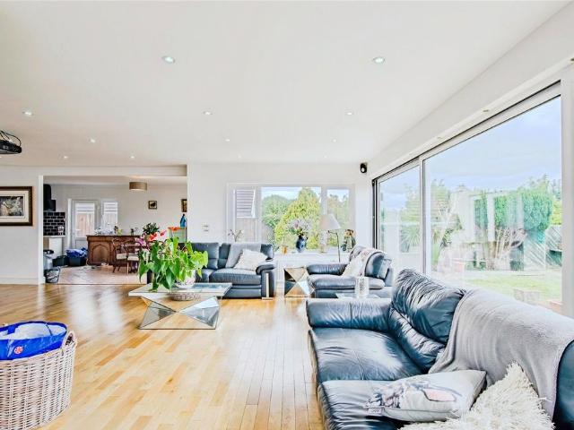 House for sale in Pentlepoir, Wales