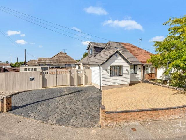 House for sale in Navestock Side, Essex
