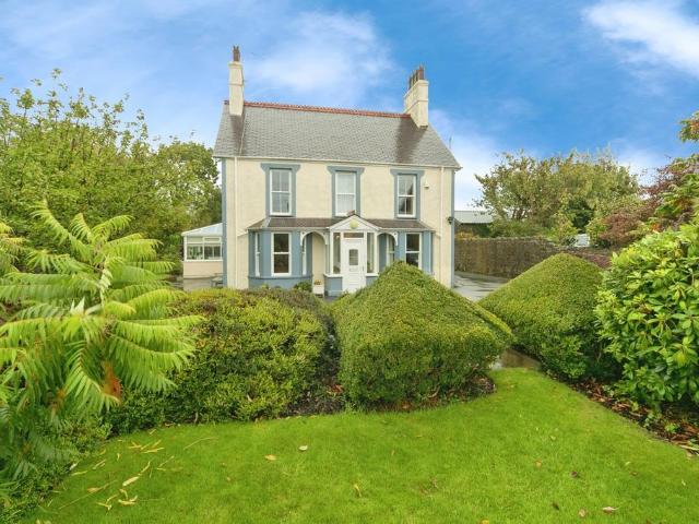 House for sale in Llanfair Pwllgwyngyll, Wales
