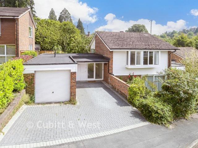 House for sale in Caterham Valley, Hillview