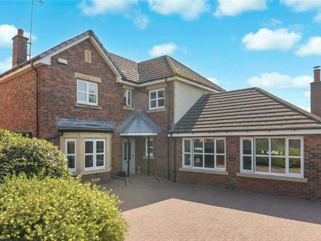 House for sale in Broomhouse, Scotland