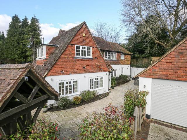 House for sale in Hillview, Surrey
