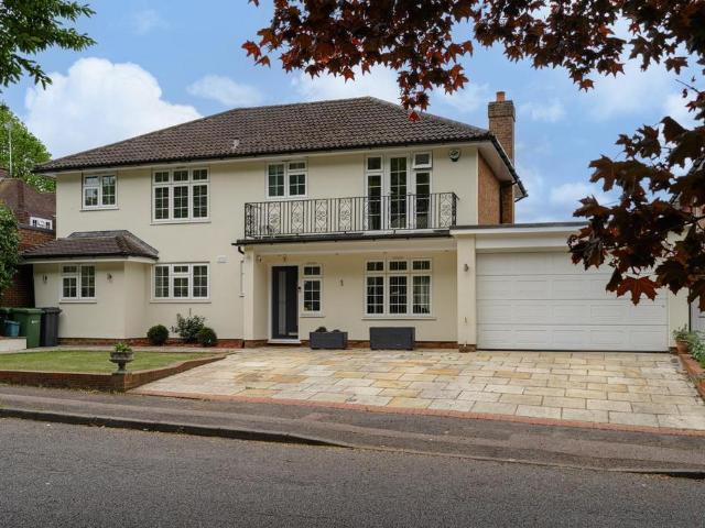 House for sale in Pachesham Park, Surrey