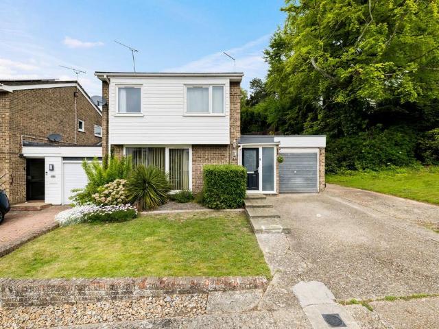 House for sale in River, Ash