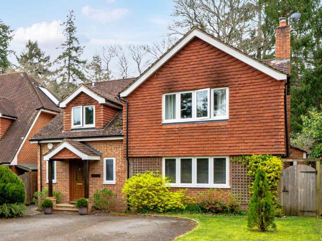 House for sale in Fole, Surrey