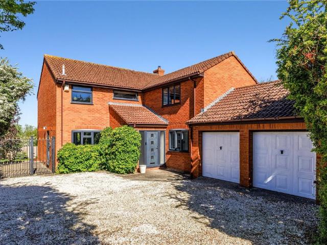 House for sale in Coombe Hill, Pamington