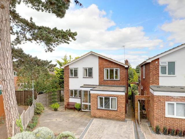 House for sale in Kings Hill, Colliers End