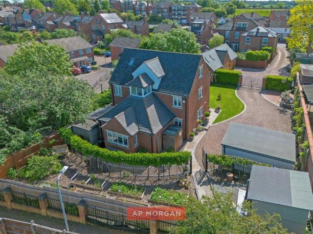 House for sale in The Ronkswood, Worcestershire