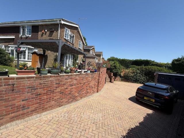 House for sale in Perryfields, West Sussex