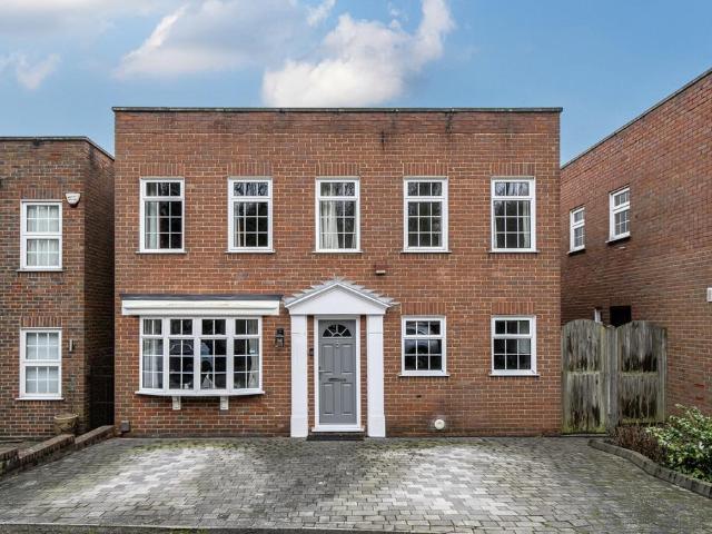 House for sale in Harrow Weald, Greater London