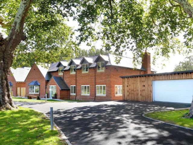 House for sale in Gerrards Cross, Denham