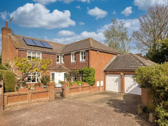 House for sale in Bromstone, Acol