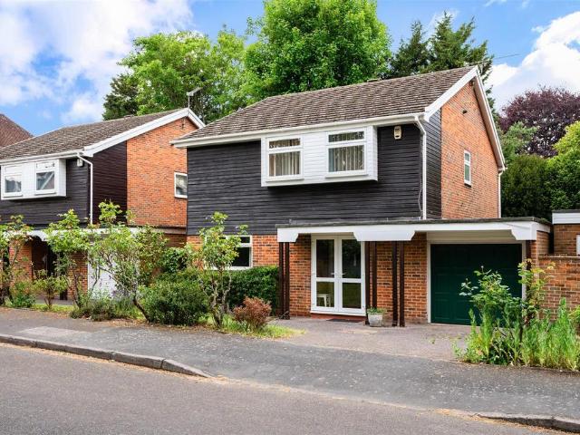 House for sale in Woodcote, Epsom