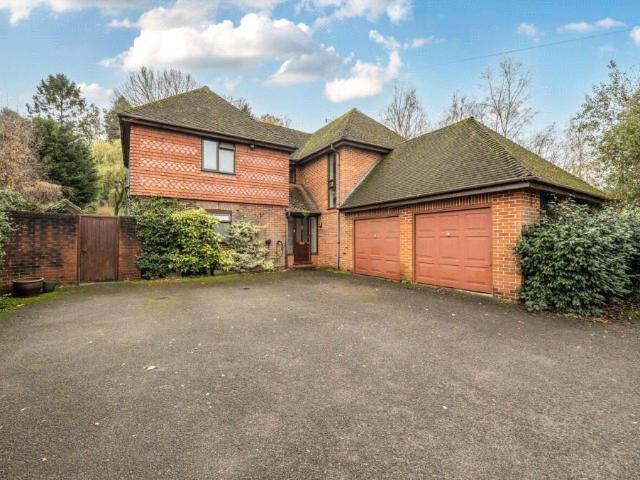 House for sale in Fole, Surrey
