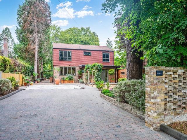 House for sale in Walton On The Hill, Reigate and Banstead