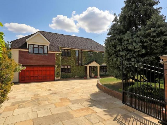 House for sale in Emerson Park, Greater London