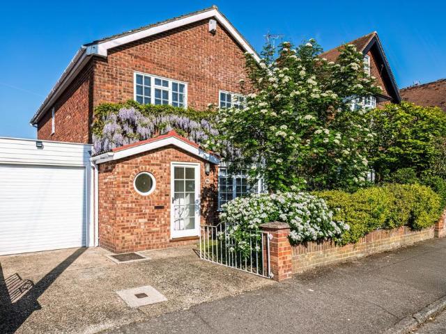 House for sale in Stuppington, Canterbury