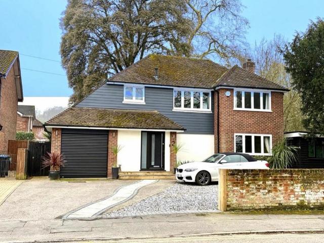 House for sale in Row Town, Surrey