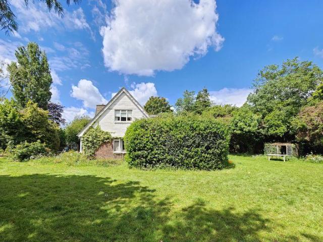 House for sale in Middlecroft, Hampshire