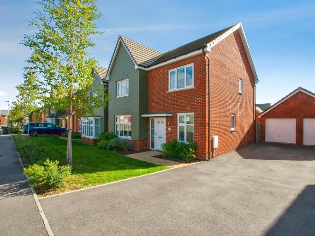 House for sale in Longhedge Village, Ford