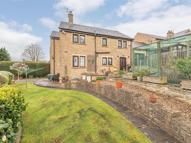 House for sale in Greetland, West Yorkshire